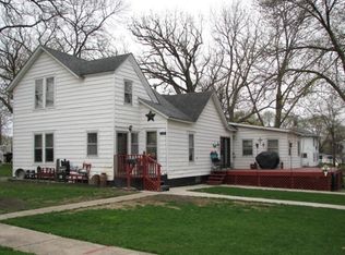 315 6th St SE, Independence, IA 50644