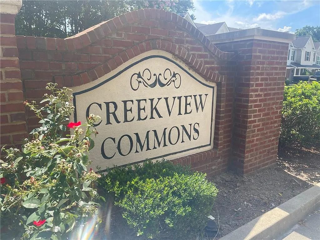 4 bed, 3.0 bath, 1836 sqft, $2,300 — Photo 2