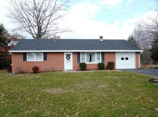 17 E Woods Dr, Lititz, PA 17543