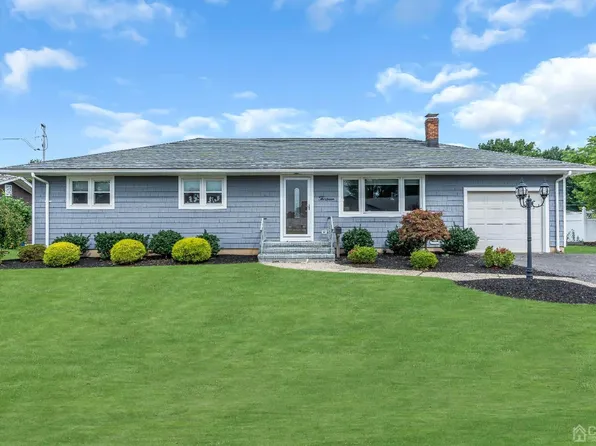 13 Hilltop Ave, Sayreville, NJ 08872