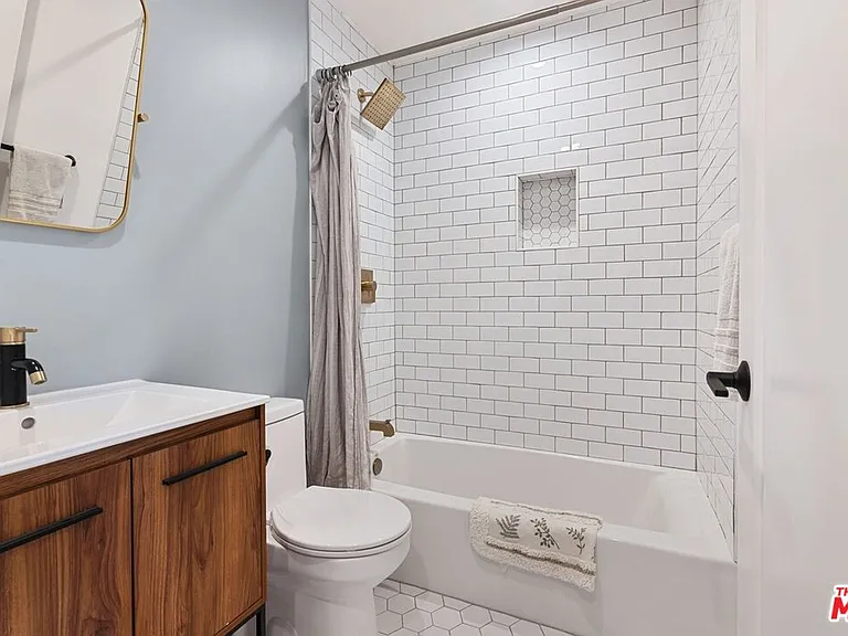 1445 S Stanley Ave — Photo 10