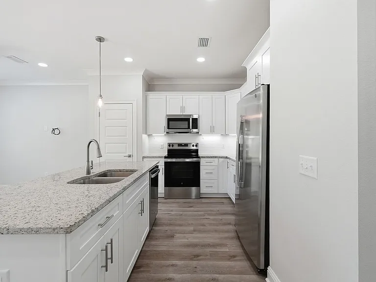 699 Woodlawn Ave NW — Photo 9