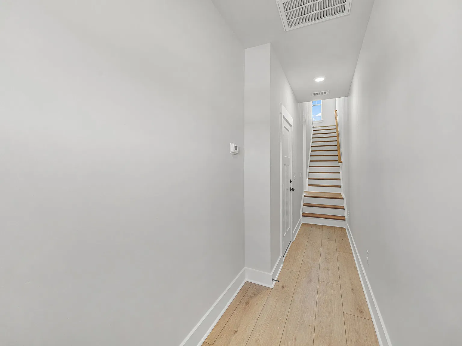 2 bed, 2.5 bath, 1611 sqft, $2,300 — Photo 2