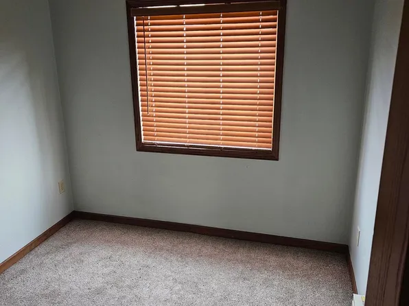 615 S Chestnut St, Platteville, WI 53818
