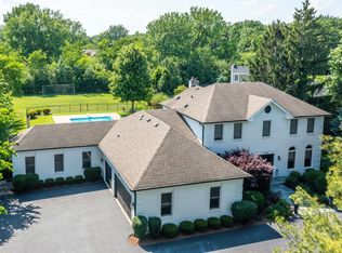 2135 Kenton Ln, Libertyville, IL 60048