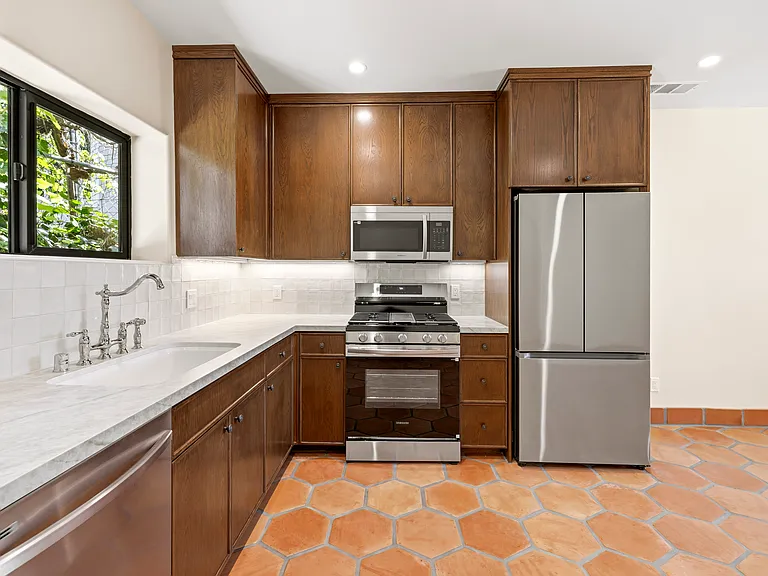 3343A Prospect Ave — Photo 7