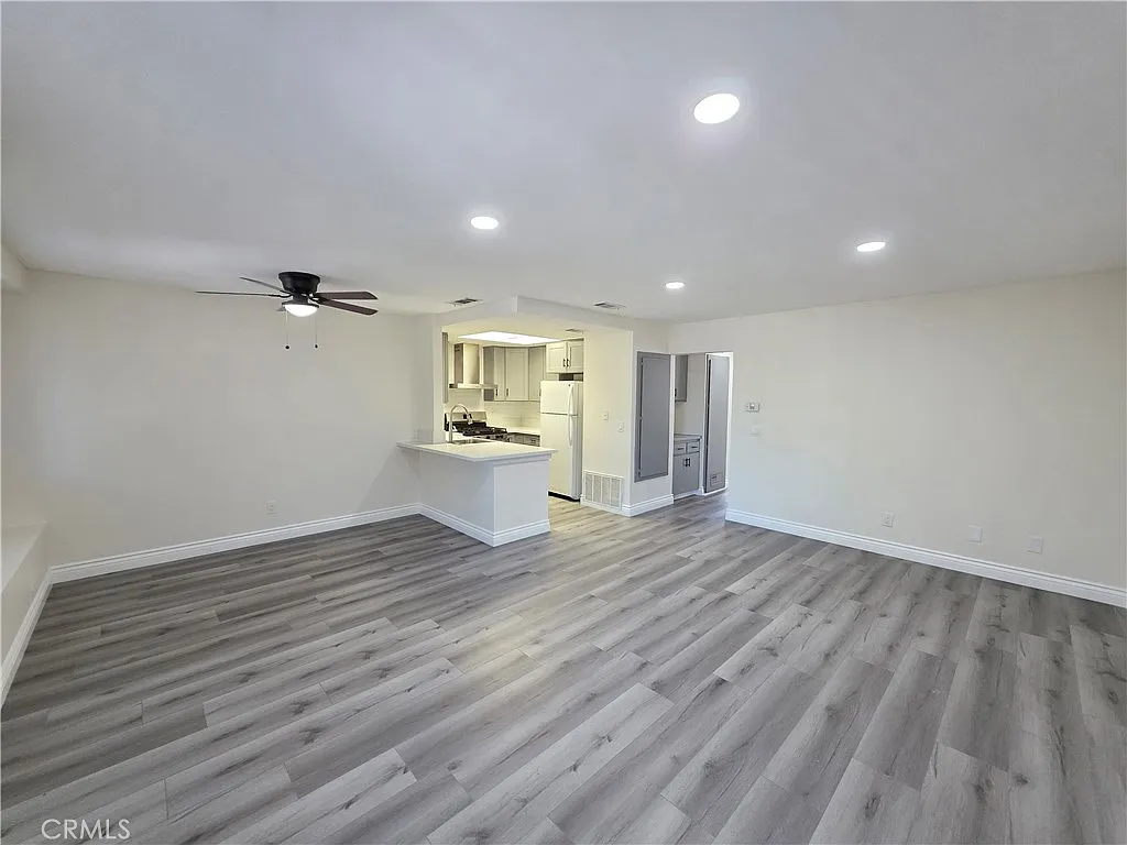2 bed, 950 sqft, $1,975 — Photo 3
