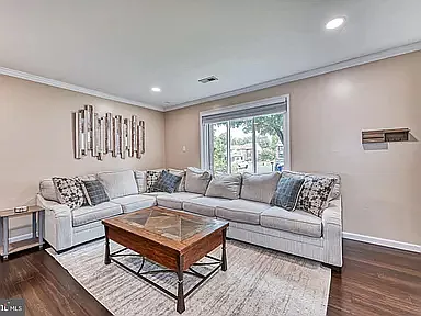 110 Hilltop Ct — Photo 11