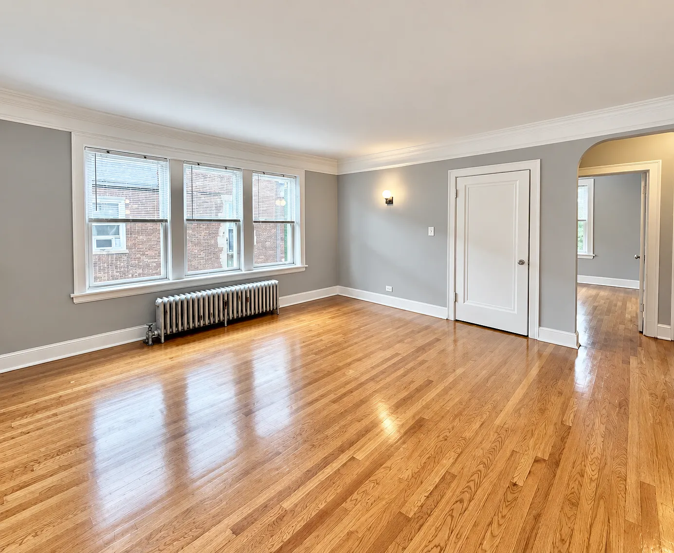 2805 W Lunt Ave — Photo 2