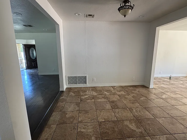 5766 Newcastle Ave — Photo 19