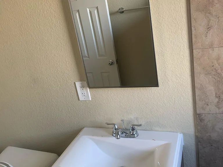 1803 Linden Ave — Photo 6