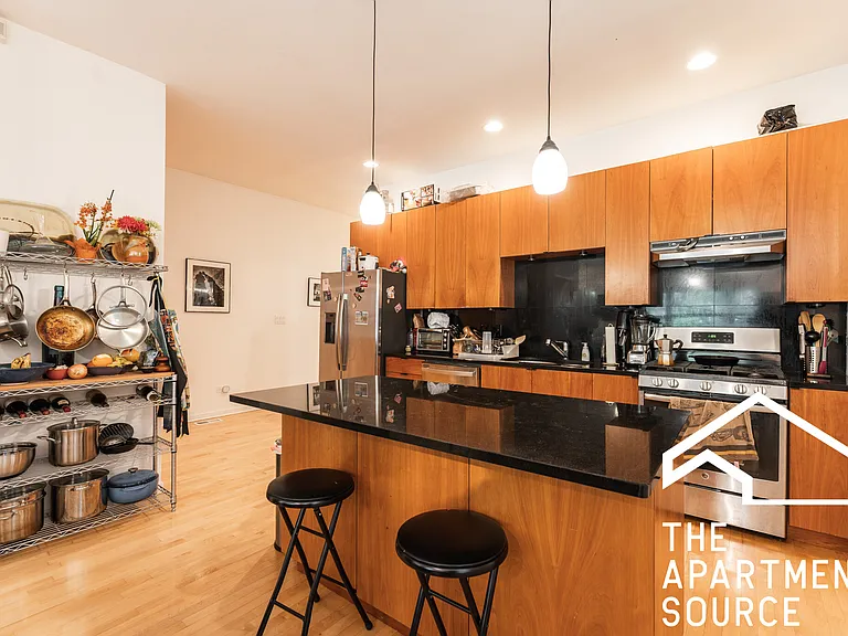 1407 N Wicker Park Ave #2 — Photo 2