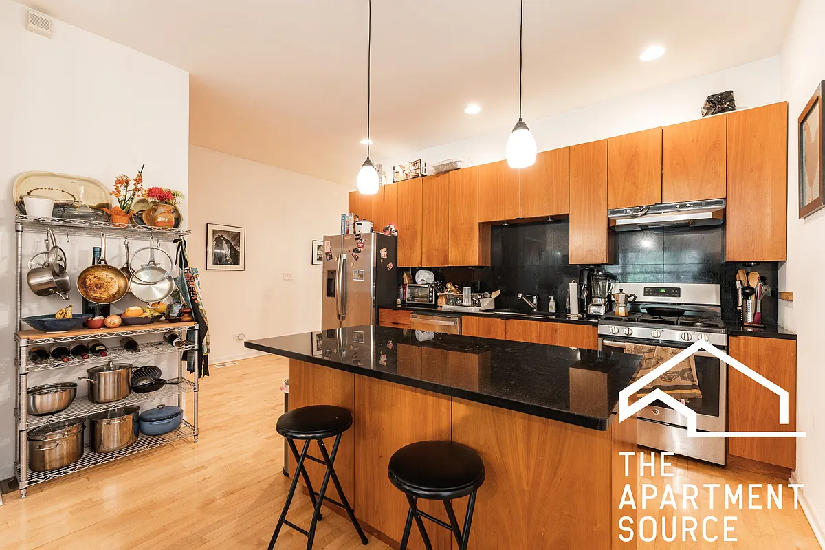 Building Photo - 1407 N Wicker Park Ave #2