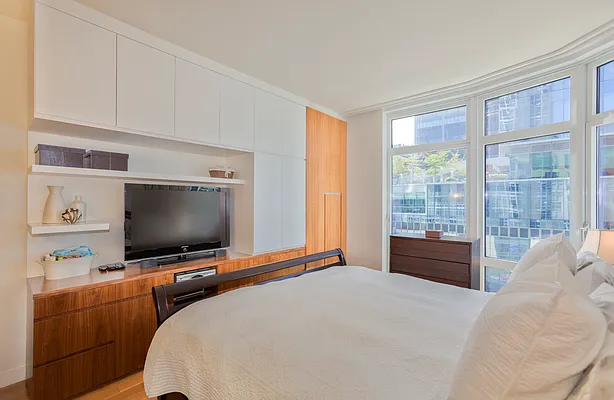 Sold by (Legacy) Elegran | media 13