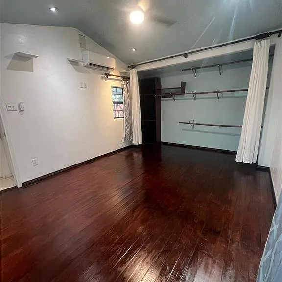 1808 N Broadway St — Photo 10