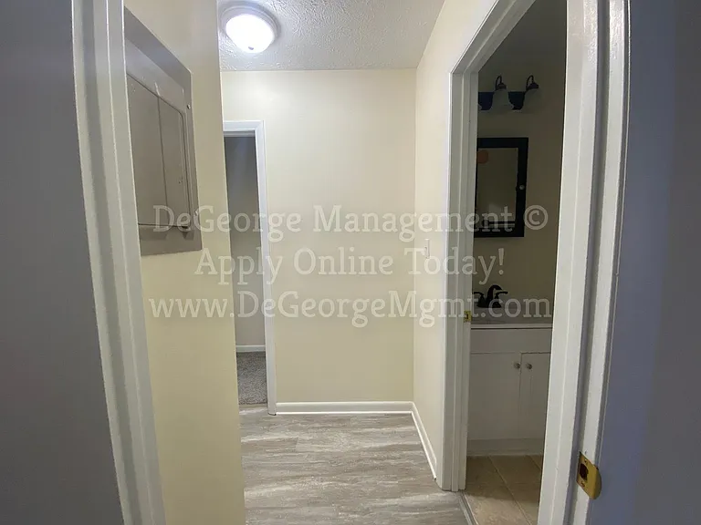 Parkway Apartments — Photo 17