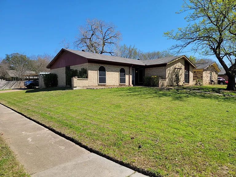 2700 Starlake Ct — Photo 3