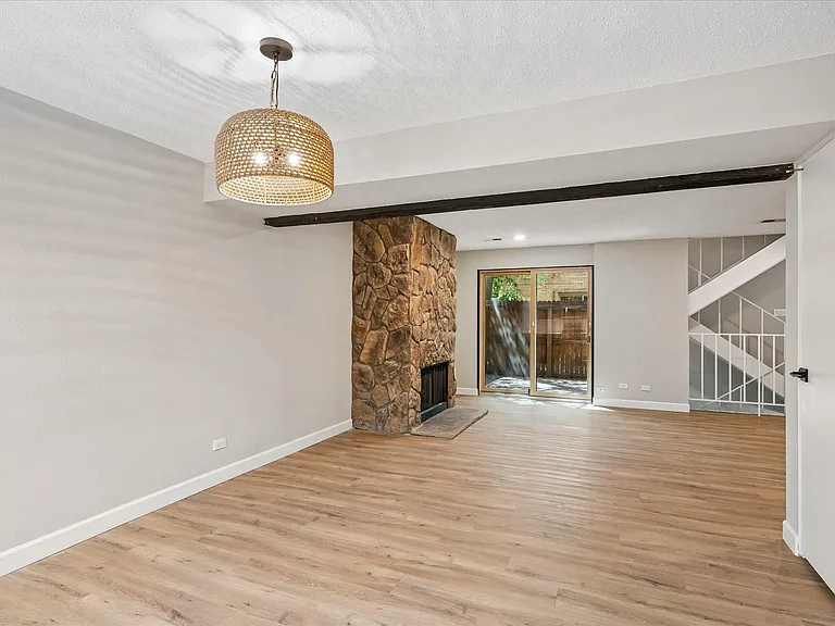 2815 S Locust St — Photo 12