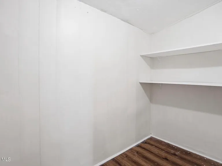 118 Robinson St #120 — Photo 14