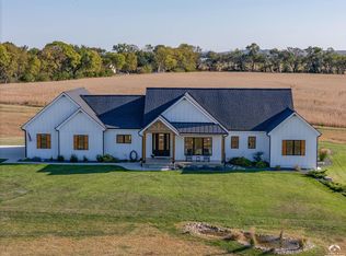 1072 E 1466th Rd, Lawrence, KS 66046