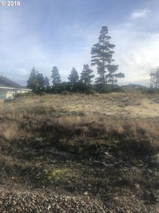 Lake Point Dr #39, Florence, OR, 97439