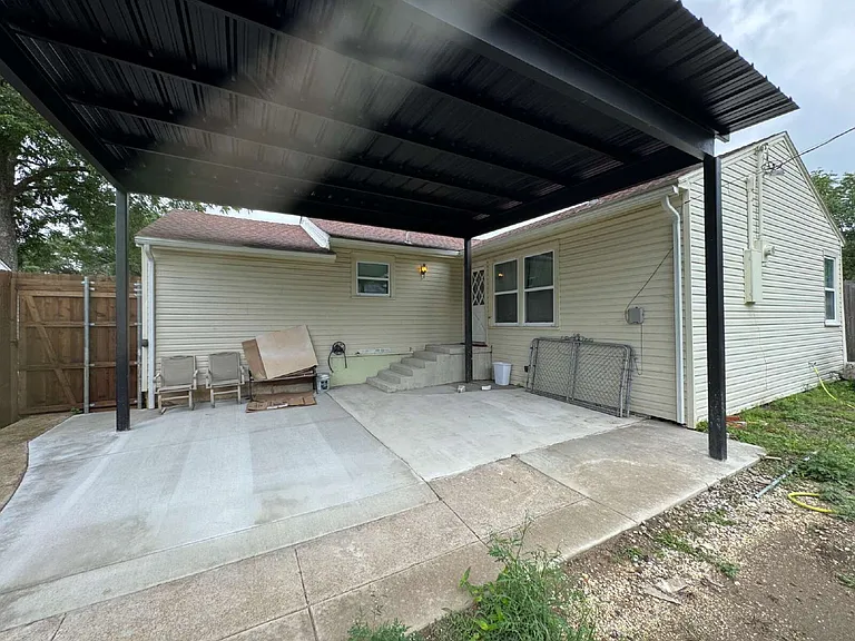 2318 Fenwick Dr — Photo 40