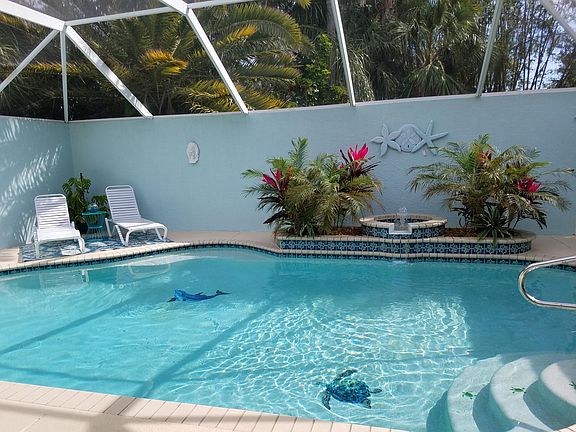 Private relaxing pool / lanaii area