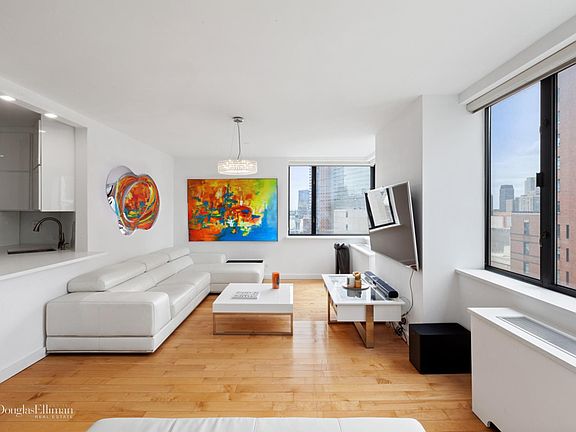 2nd image of 30 W 61st St APT 15D