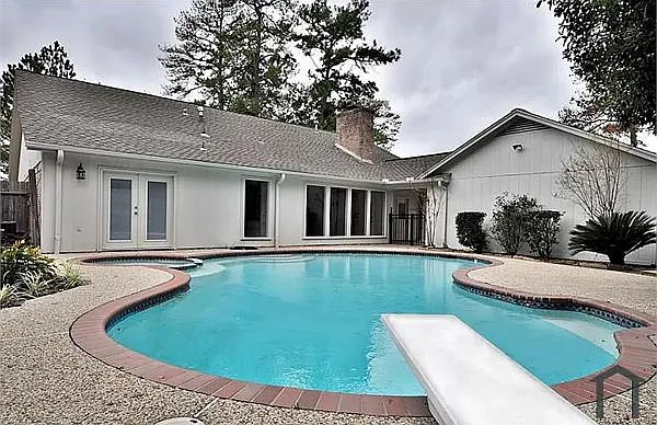 4 bed, 2582 sqft, $2,400 — Photo 2