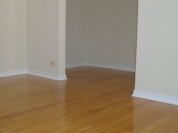 4th image of 4735 N Malden St APT 204