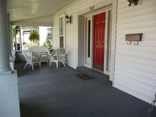 2nd image of 308 W Cherry St