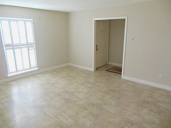 4th image of 9606 Richmond Ave