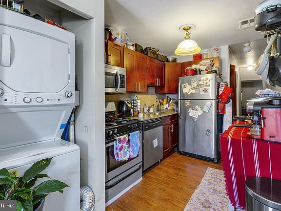 5th image of 238 W Girard Ave Unit 2