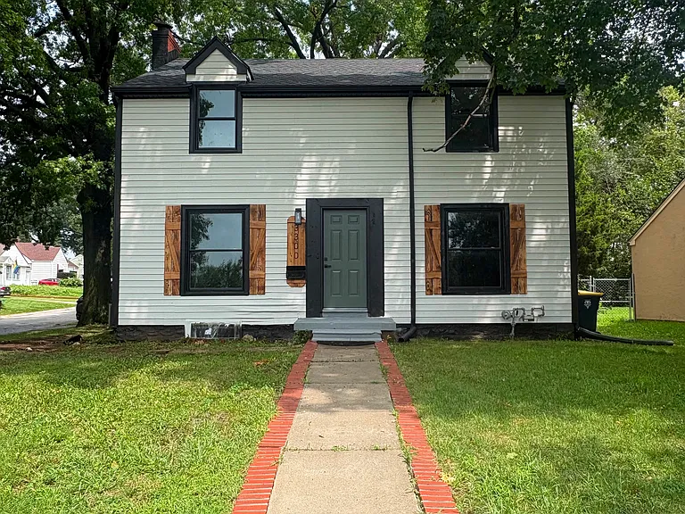 3300 E Meyer Blvd — Photo 1