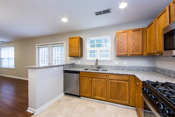 10420 Haddington Dr NW — Photo 5