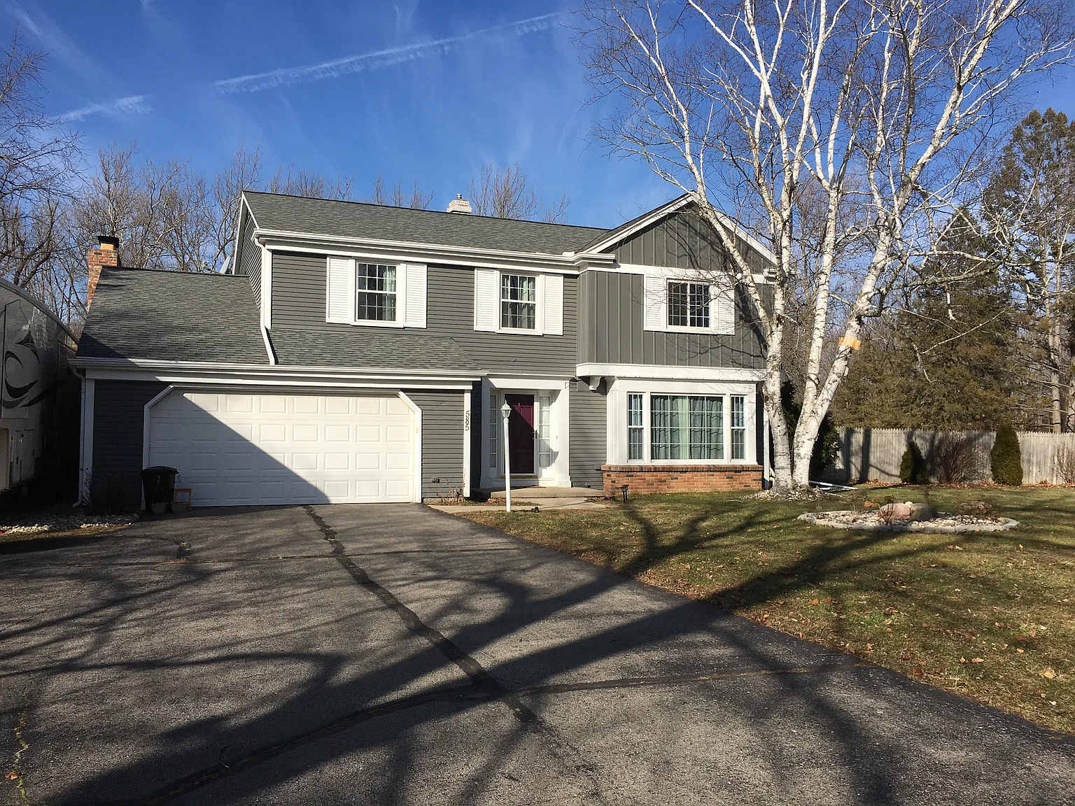 585 Meadowbrook Dr photo 1