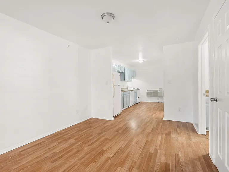 Flat Rock Creek Apartments — Photo 23