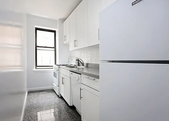 Rented by Waldstar Real Estate LLC | media 29