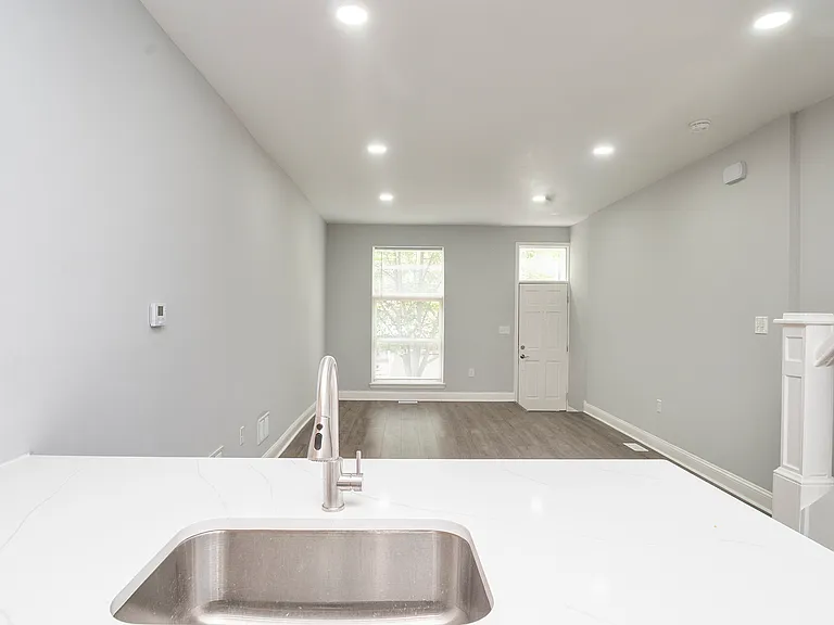 415 N Kenwood Ave — Photo 4