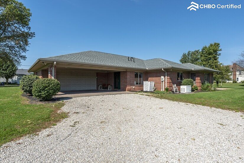 Large driveway and Generac Generator