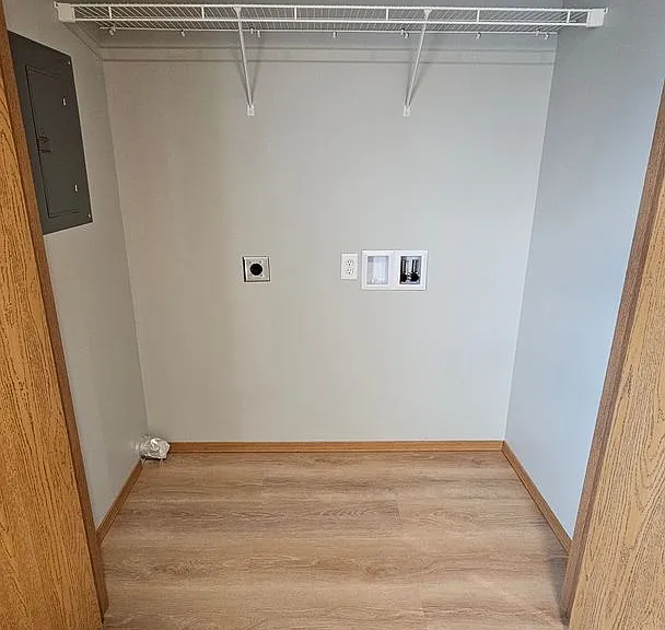 102 Benton St N — Photo 15