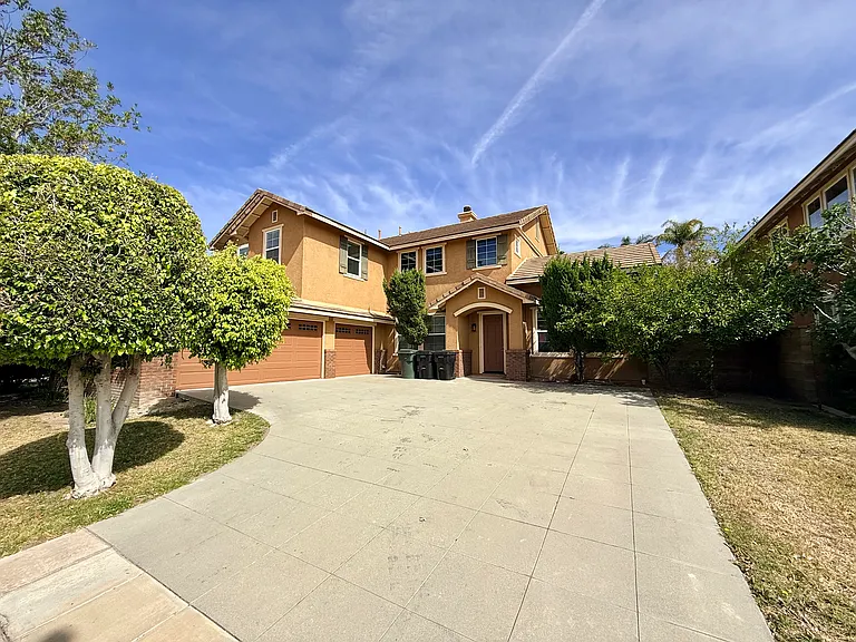 12190 Roseville Dr — Photo 2
