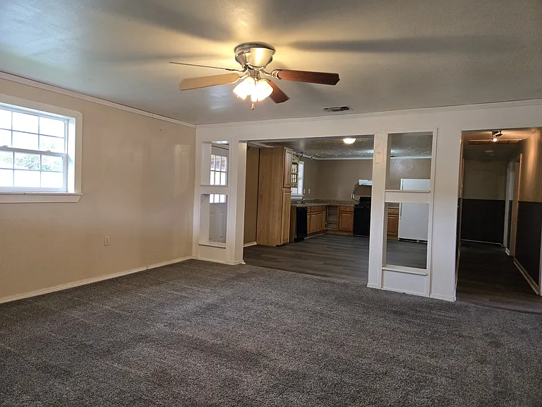 1021 S Westside Ave — Photo 4