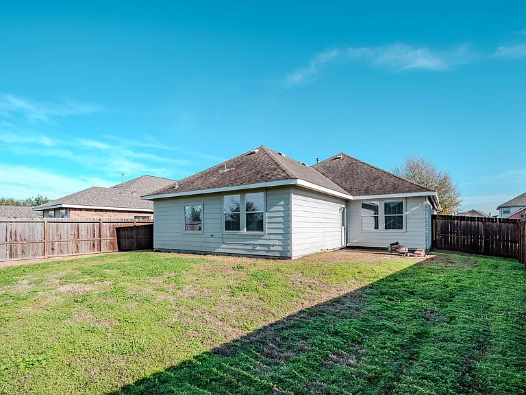 8515 Holly Spring Ln — Photo 27