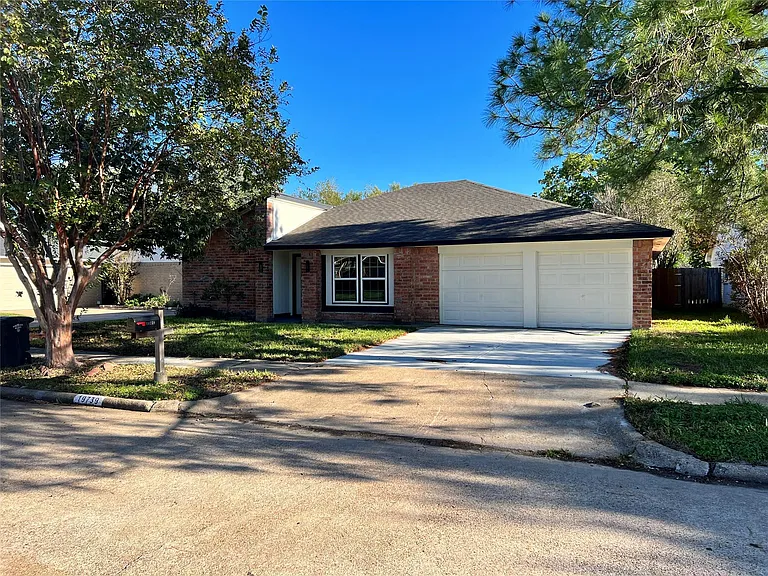 19739 Moonhollow Dr — Photo 1
