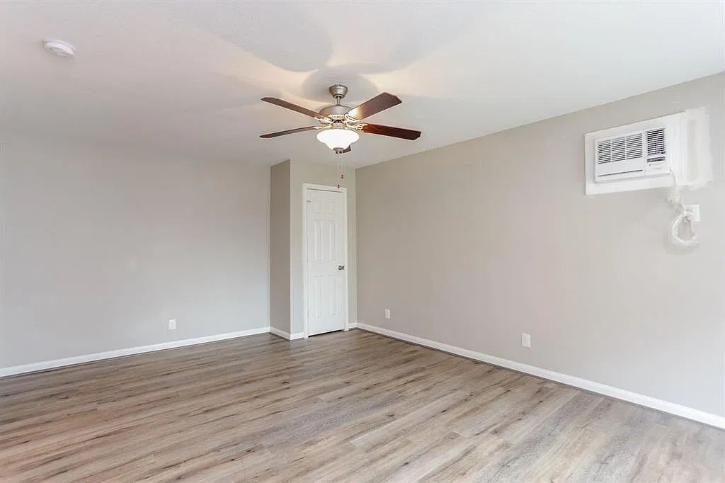 808 1/2 W Main St — Photo 3