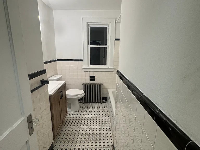 35 Rapallo Ave #2W — Photo 12