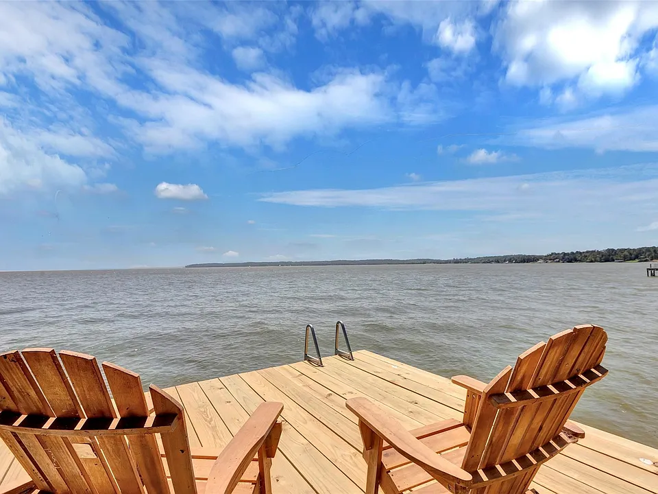 354 Edgewater Way