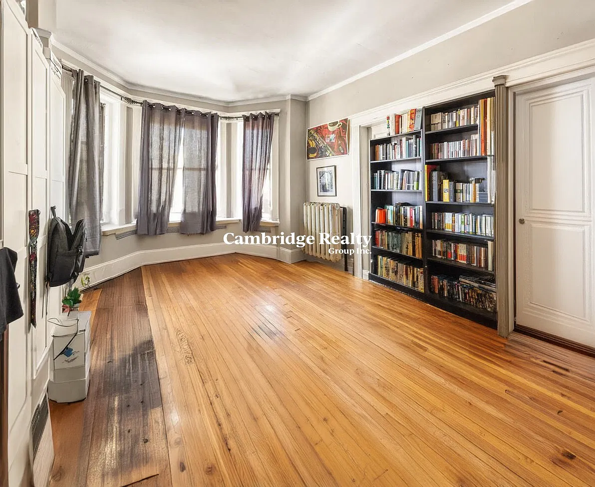4 bed, 1.5 bath, 1400 sqft, $6,200 — Photo 2