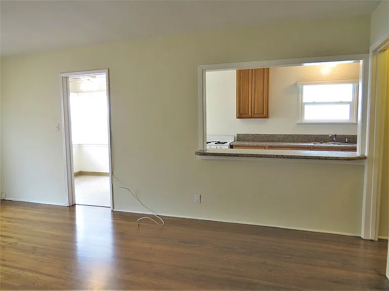 1703 W Balboa Blvd — Photo 3